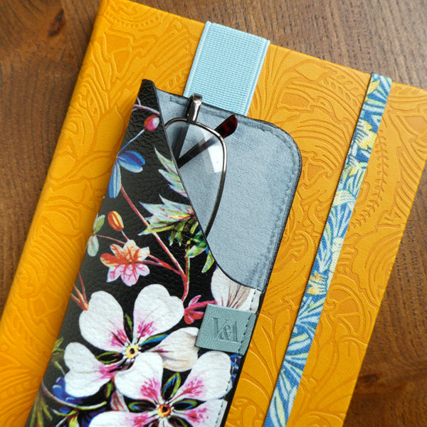 V&A Bookaroo Glasses Pouch