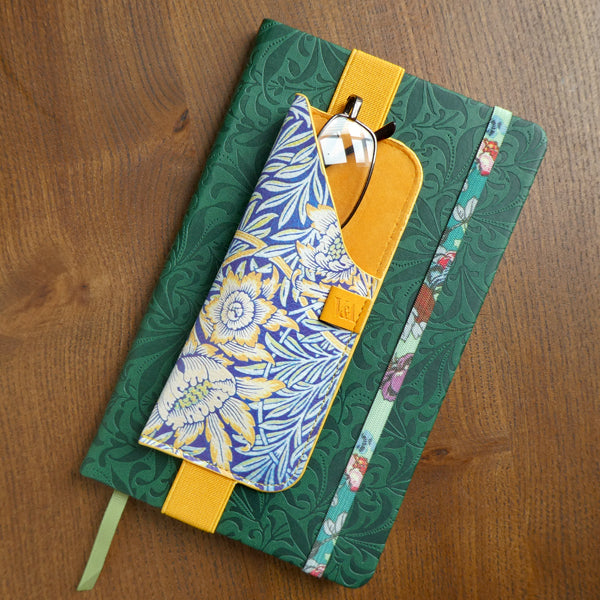 V&A Bookaroo Glasses Pouch