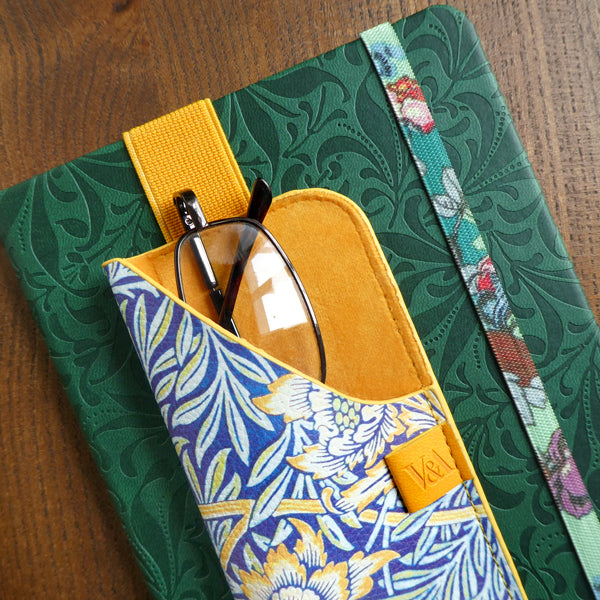 V&A Bookaroo Glasses Pouch